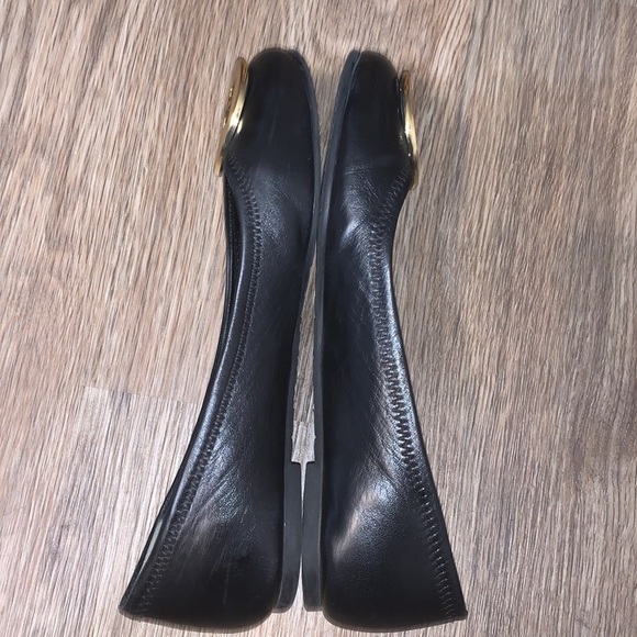 Tory Burch Reva flats in black. Gold buckle, size 5 1/2 - Picture 3 of 7
